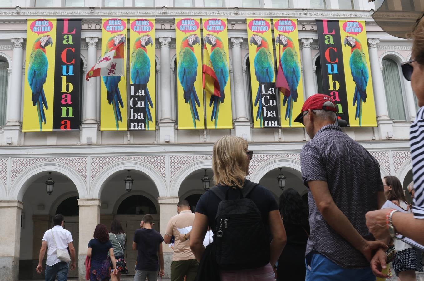 Una visita turística guiada organizada por el Ayuntamiento dentro de su iniciativa 'Paseos de Verano' para concocer la importancia que el séptimo arte tiene en la capital del Pisuerga