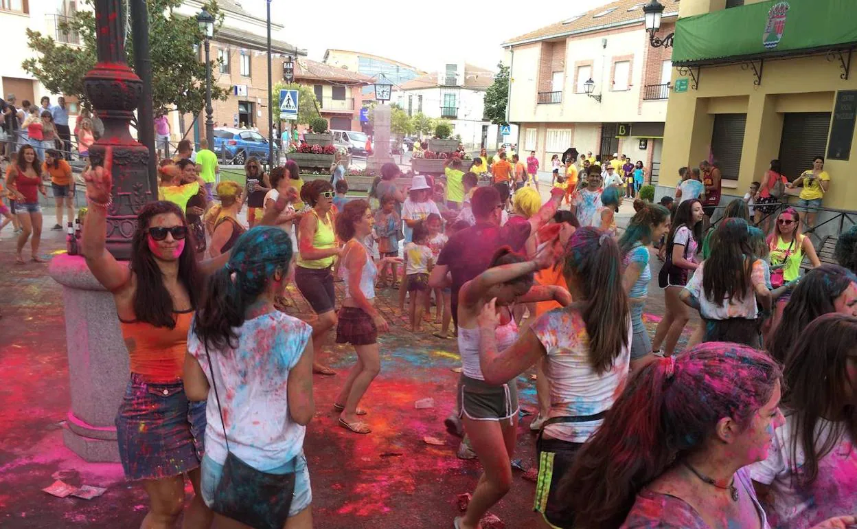 Un momento de la holi party del año pasado en Valverde del Majano. 