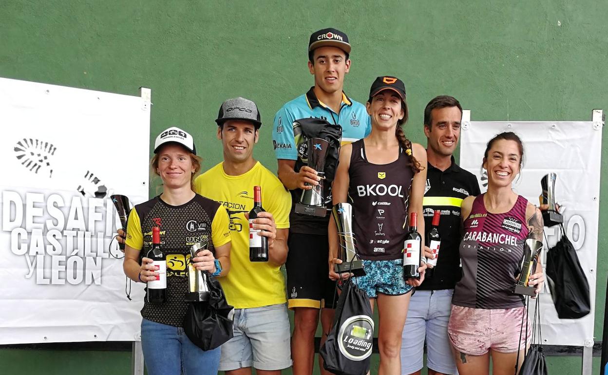 Podio con los venceodres en la prueba de distancia corta u olímpica. 