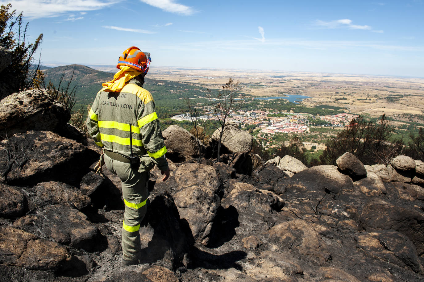 Recorrido por la devastación natural de una parte de la sierra de Guadarrama que ha quedado arrasada por las llamas del incendio que se declaró en La Granja hace nueve días