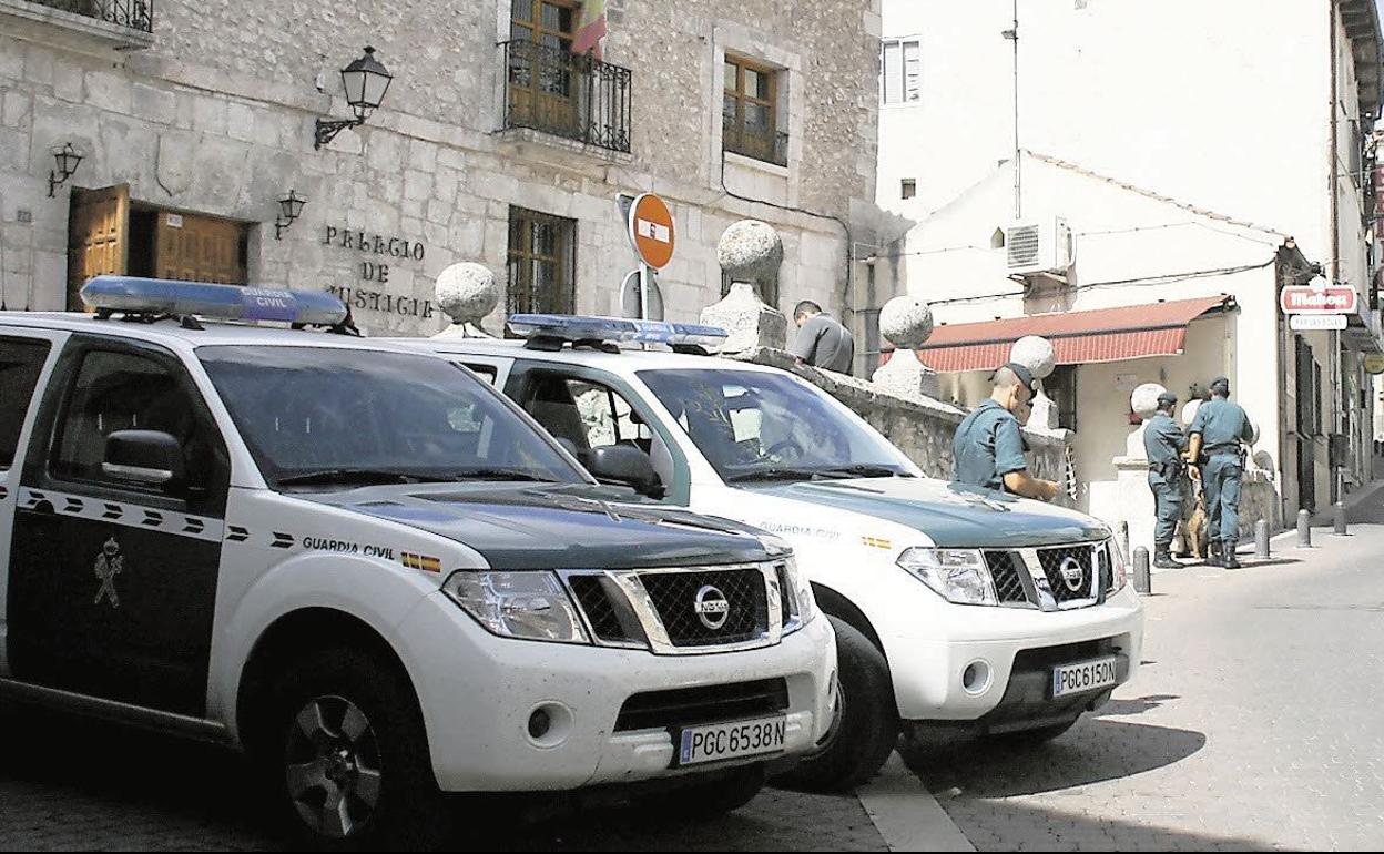 Vehículos de la Guardia Civil.