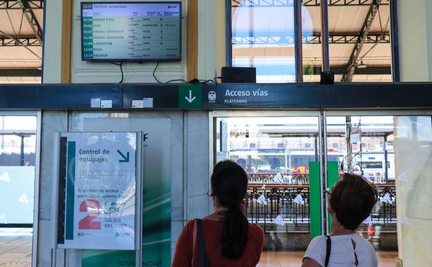 Huelga de trenes en la estación Campo Grande de Valladolid. 