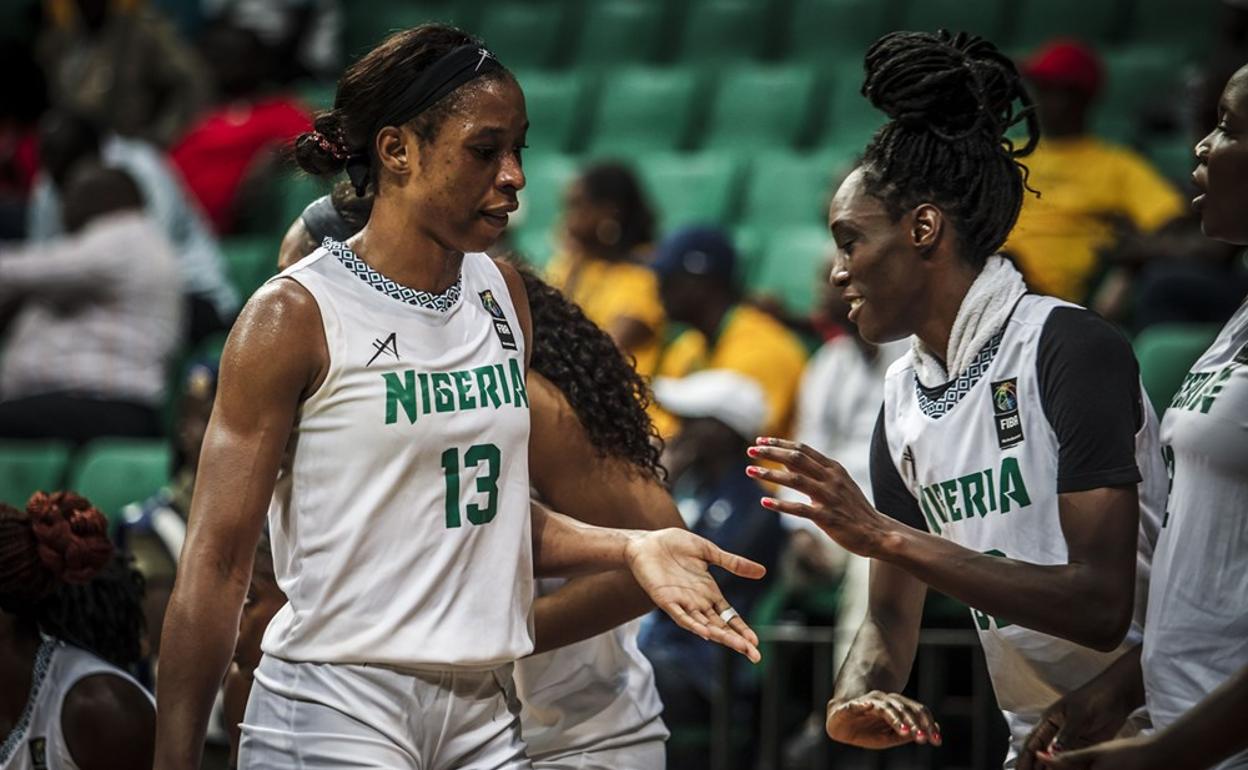 Akhator, con el 13 en el Afrobasket. 