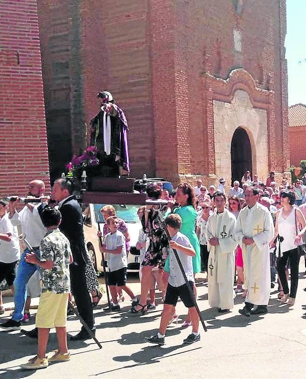 Imagen principal - Procesiones en honor a San Roque en Villadefrades, Valverde Campos y Becilla.