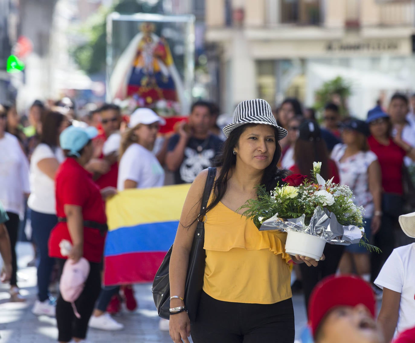 Fotos: Procesión en honor a la Virgen del Cisne en Valladolid