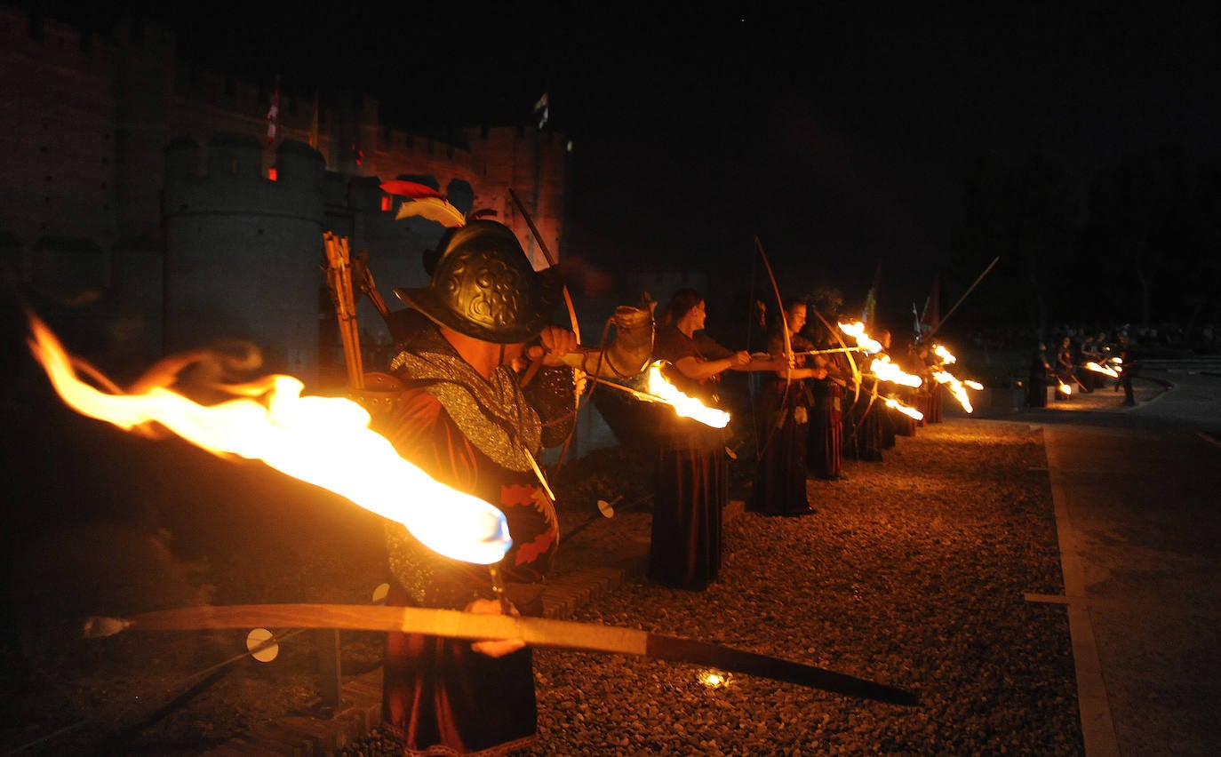 La Villa de las Ferias volvió a evocar uno de los capítulos históricos más relevantes de su época dorada con la recreación de la Quema de Medina, uno de los espectáculos más destacados de la Feria Renacentista Imperiales y Comuneros. 