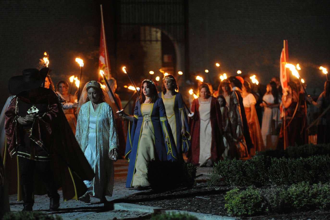 La Villa de las Ferias volvió a evocar uno de los capítulos históricos más relevantes de su época dorada con la recreación de la Quema de Medina, uno de los espectáculos más destacados de la Feria Renacentista Imperiales y Comuneros. 
