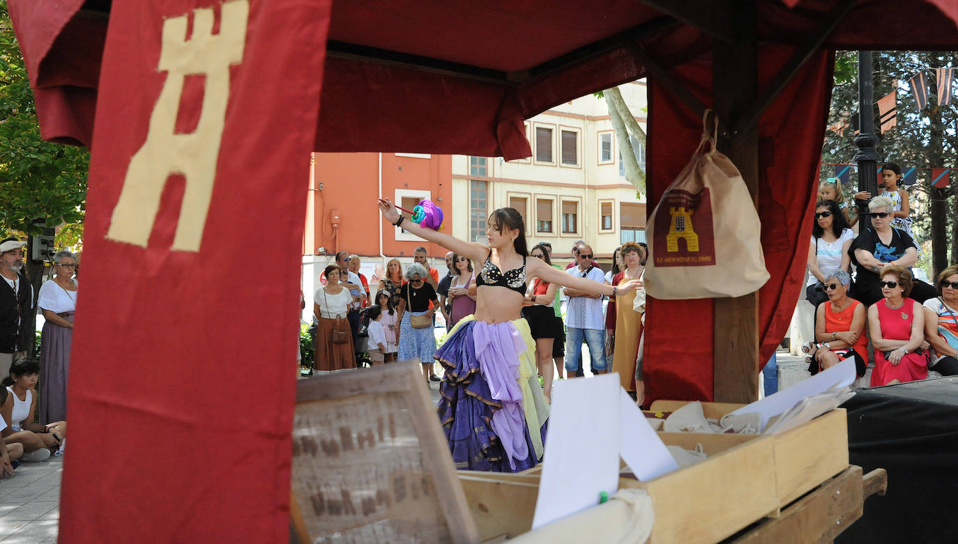 Fotos: Exhibición de danza del vientre en la Feria Renacentista de Medina del Campo