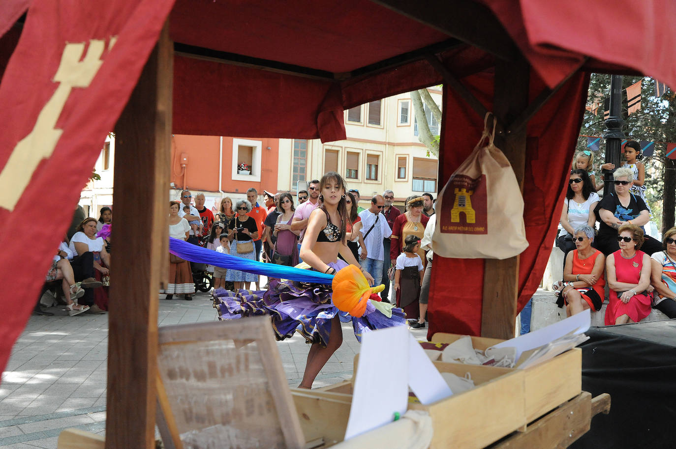 Fotos: Exhibición de danza del vientre en la Feria Renacentista de Medina del Campo