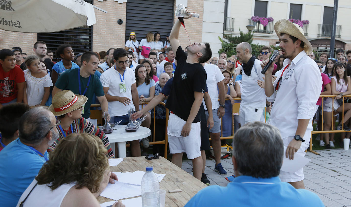 Fotos: Concurso de habilidad con el porrón en Tudela