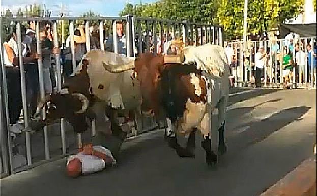 Captura del vídeo grabado por un aficionado en el encierro.