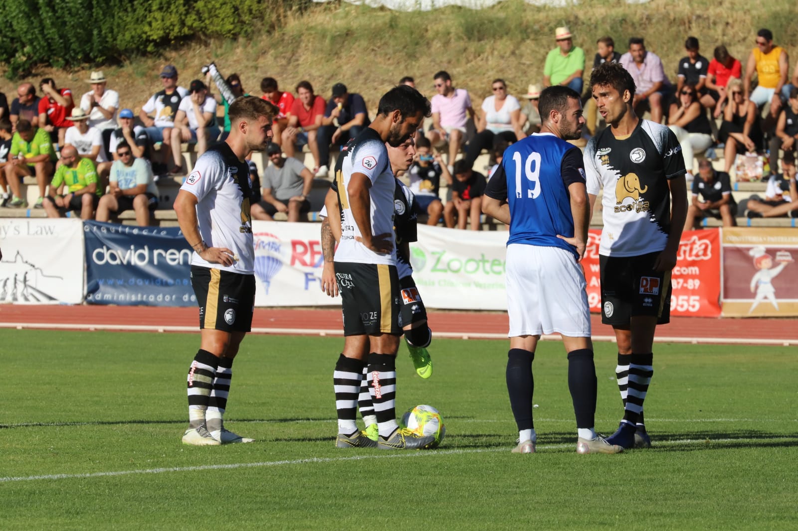 El Mérida, con dos exunionistas en sus filas, Cristo Medina y Diego del Castillo, ha sido el rival elegido para cerrar la pretemporada en Salamanca por parte del Unionista, en un partido con goles y que ha servido para afinar la puesta a punto del equipo charro. 