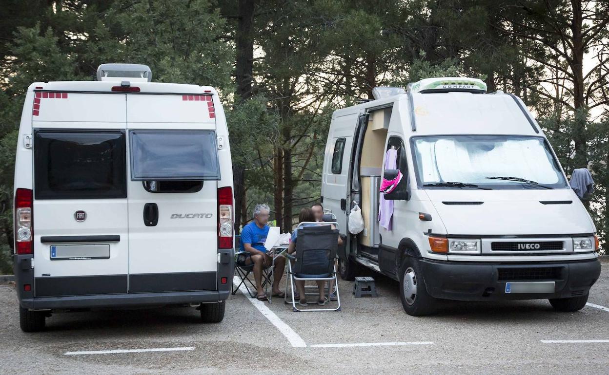 Las auto caravanas que acampan de forma ilegal en La Cuerda del Pozo han comenzado a recibir sanciones