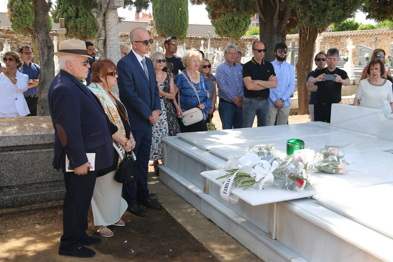 Fotos: Las cenizas de Leopoldo Panero descansan en el cementerio de Astorga