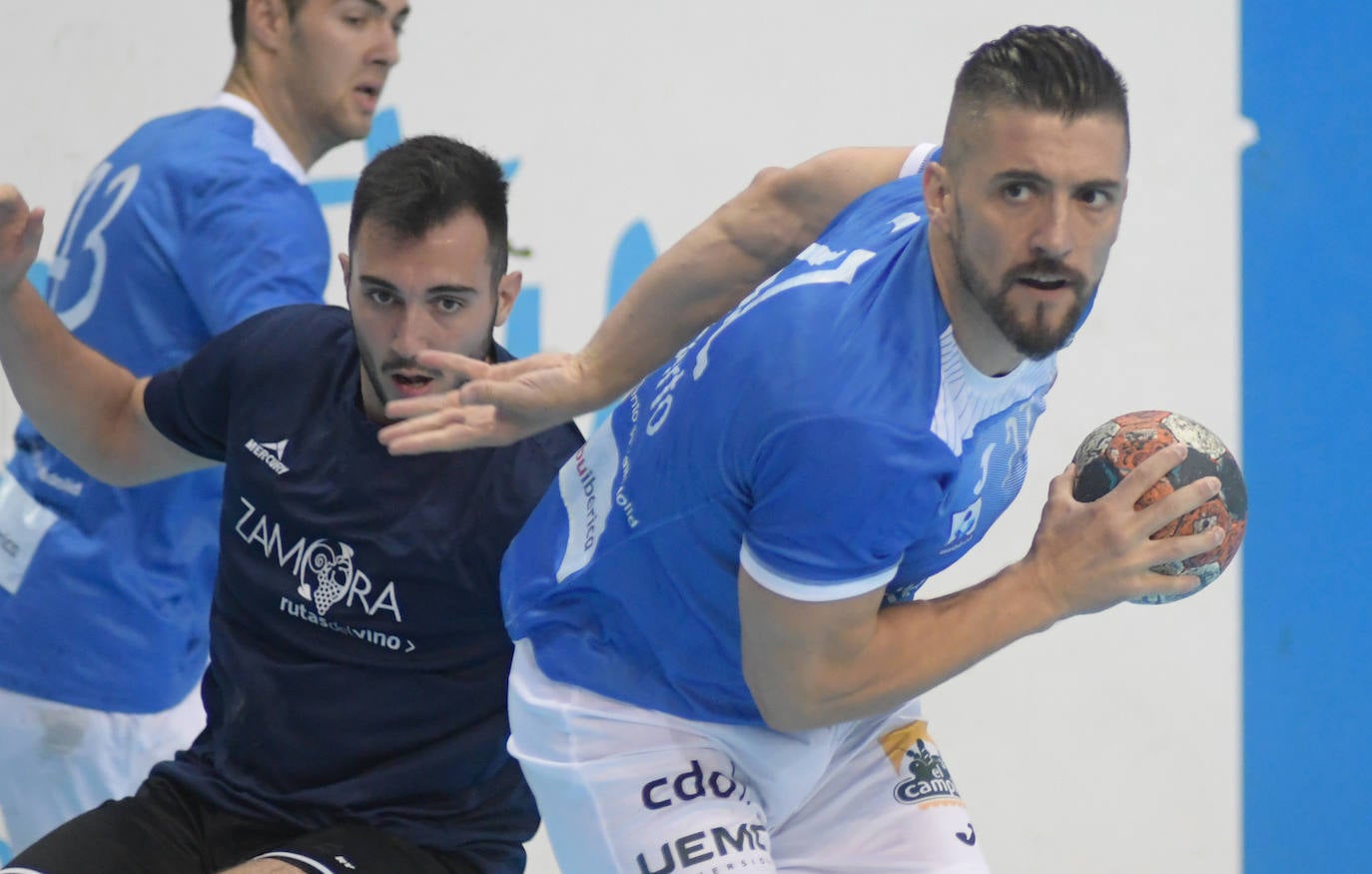 Fotos: Partido de pretemporada entre el Recoletas y el BM Zamora