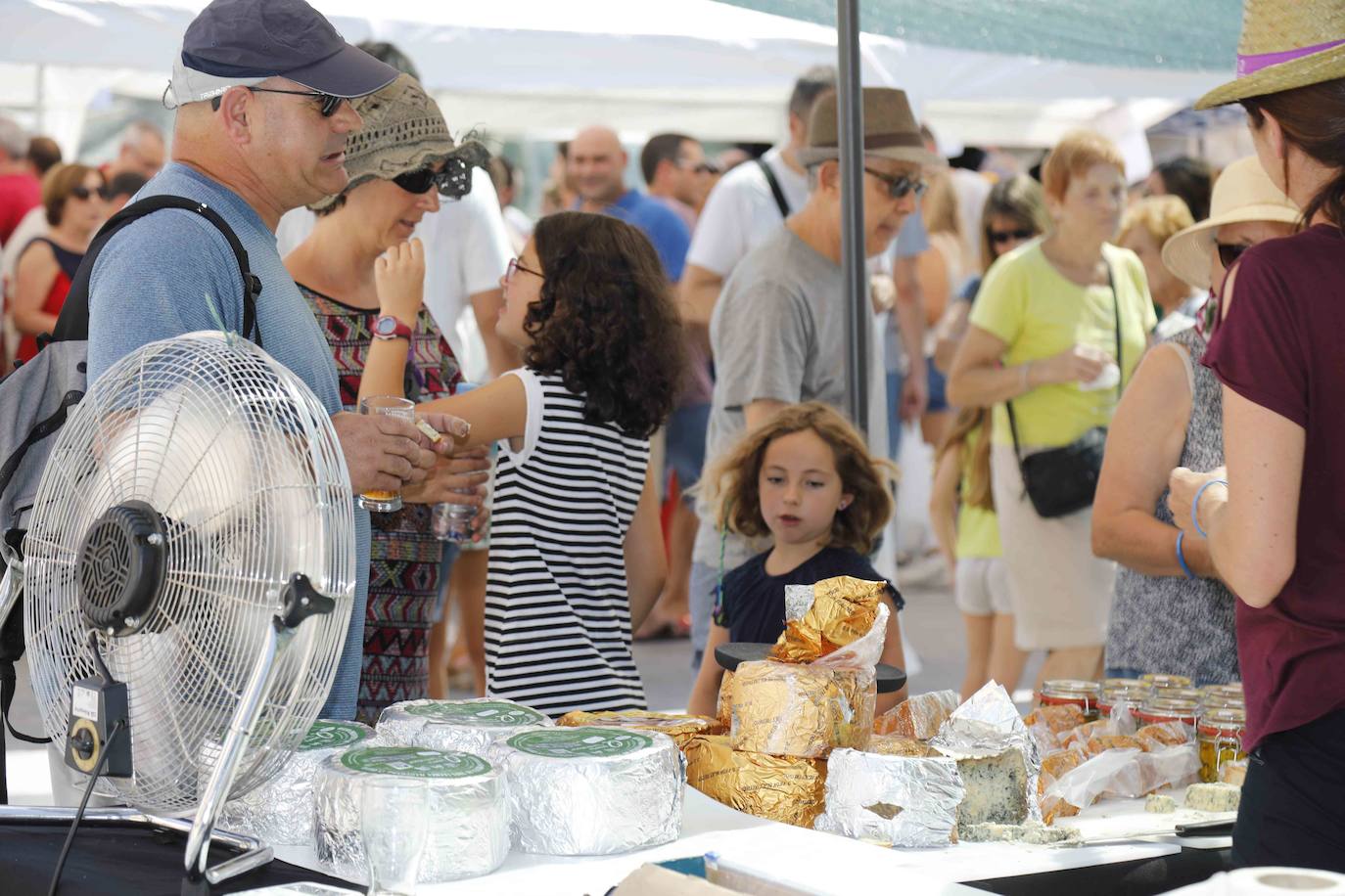 Más de 1.500 visitantes disfrutan de oferta de dos elaboradoras locales, una de Tudela y otra de Cantabria
