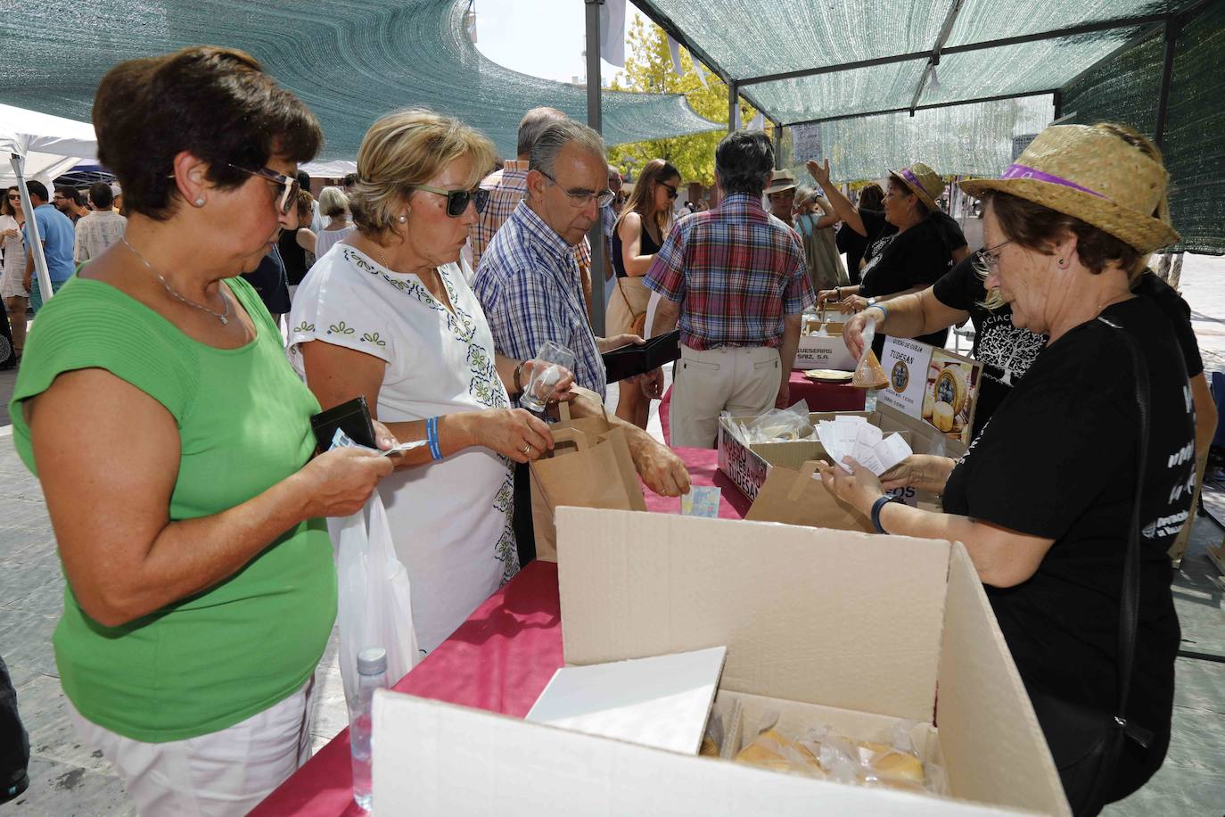 Más de 1.500 visitantes disfrutan de oferta de dos elaboradoras locales, una de Tudela y otra de Cantabria