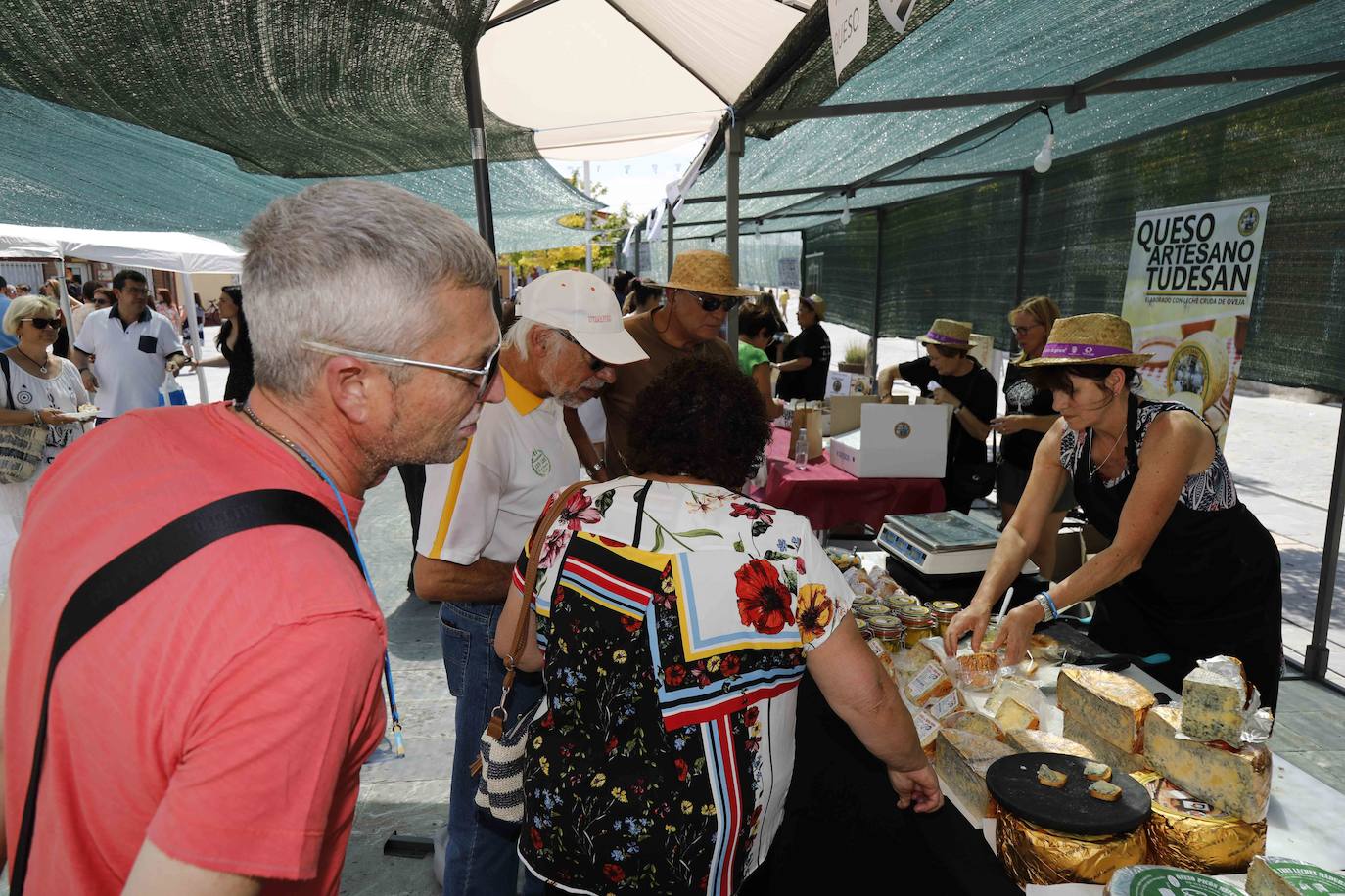 Más de 1.500 visitantes disfrutan de oferta de dos elaboradoras locales, una de Tudela y otra de Cantabria