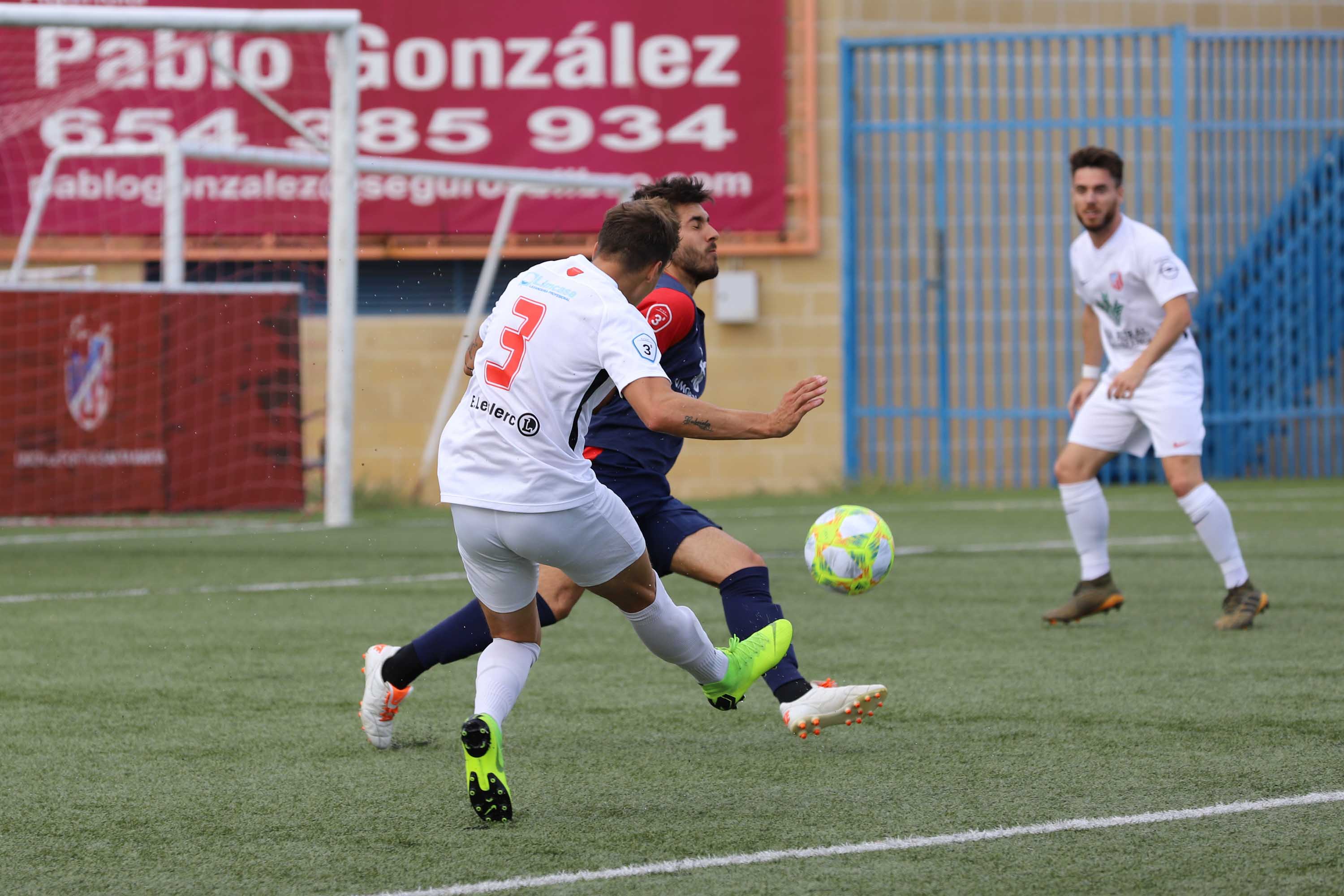 El Santa Marta arranca la temporada con triunfo merced a un gran partido ante el Bembibre, al que se impuso por 2-0 con goles de Lerma y Montes. 