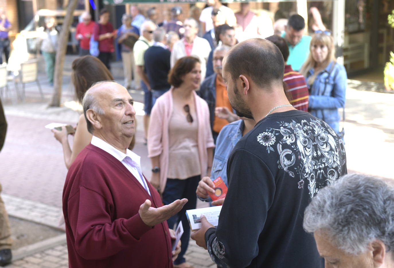 Colas para la venta de abonos de la feria taurina de Valladolid. 