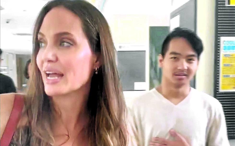 Angelina Jolie con Maddox, su primogénito,.