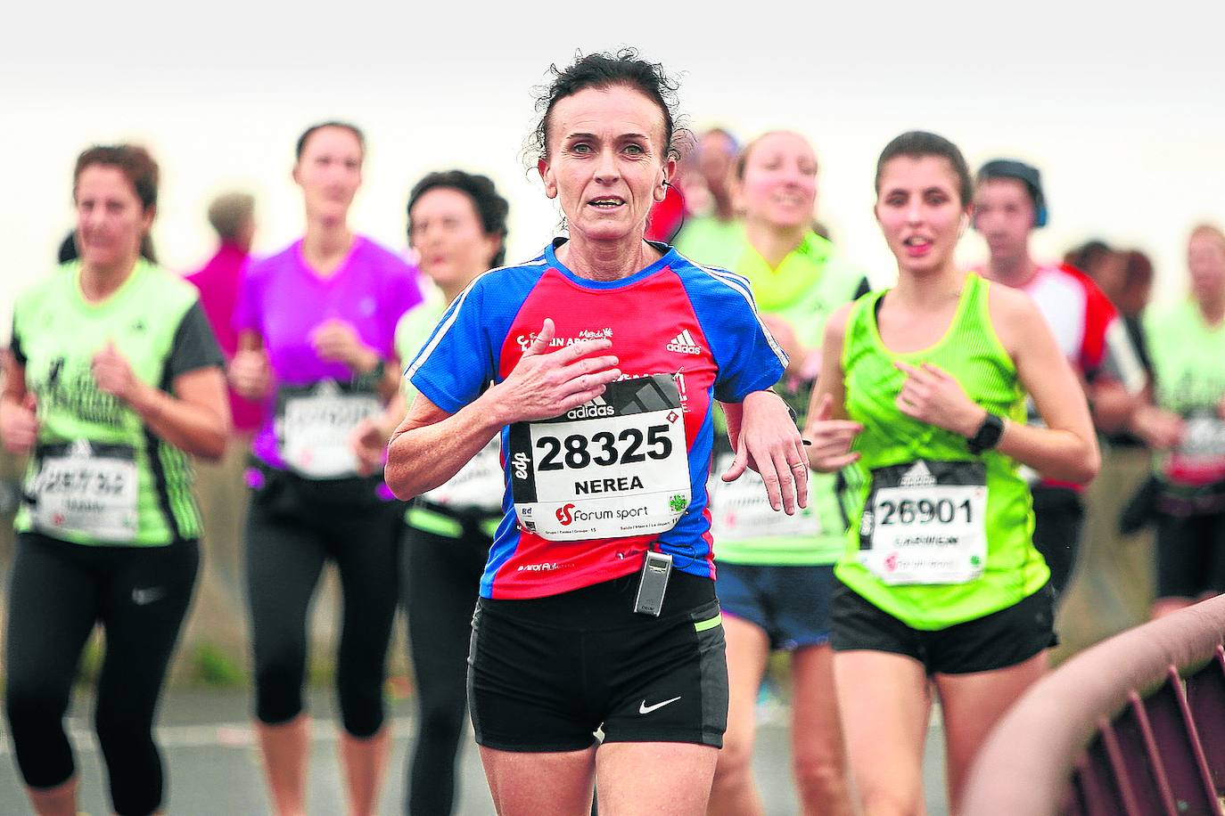 Un grupo de mujeres compiten en la última edición de la carrera Behobia-San Sebastián.