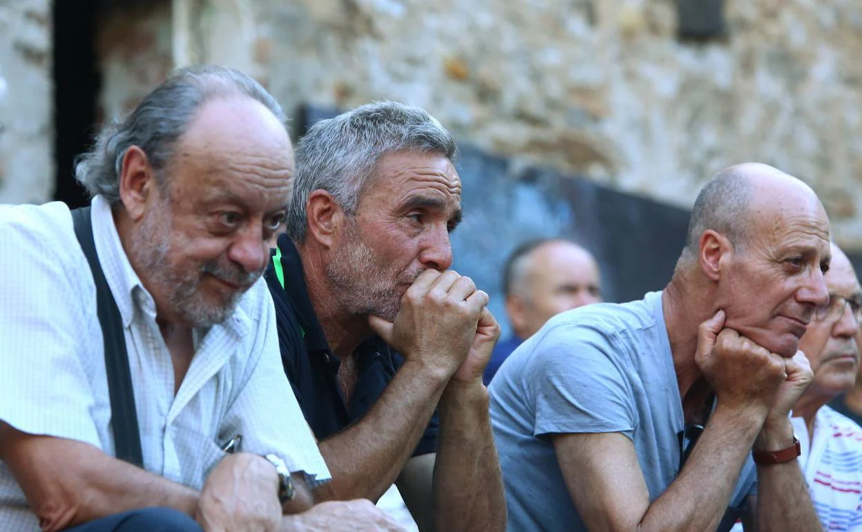 Acto de homenaje de la ARMH a las víctimas de desapariciones forzadas en Ponferrada.