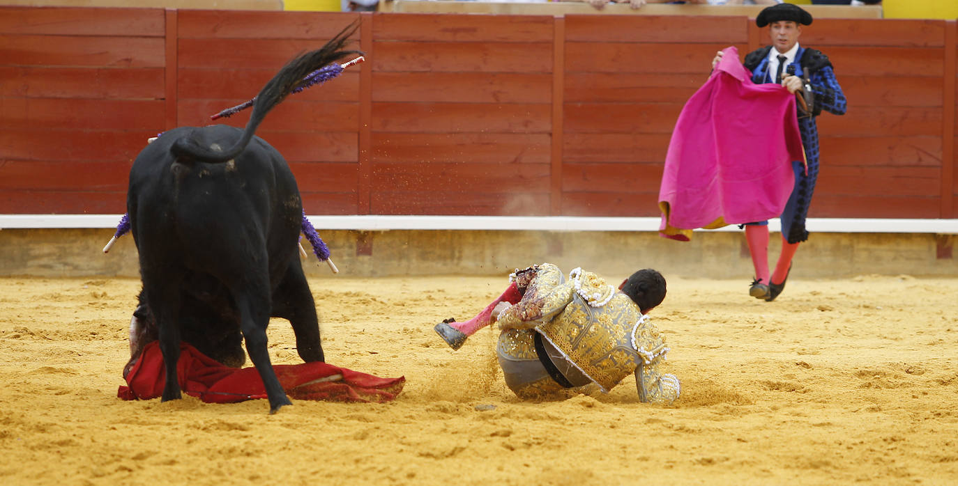 Fotos: La cogida de Paco Urueña en la Plaza de Toros de Palencia