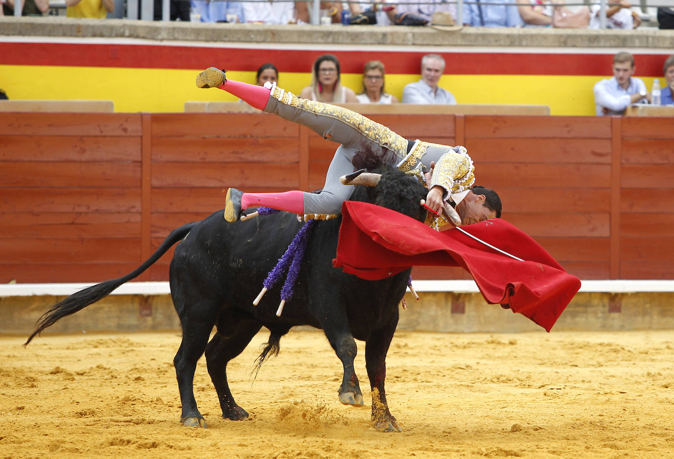 Fotos: La cogida de Paco Urueña en la Plaza de Toros de Palencia