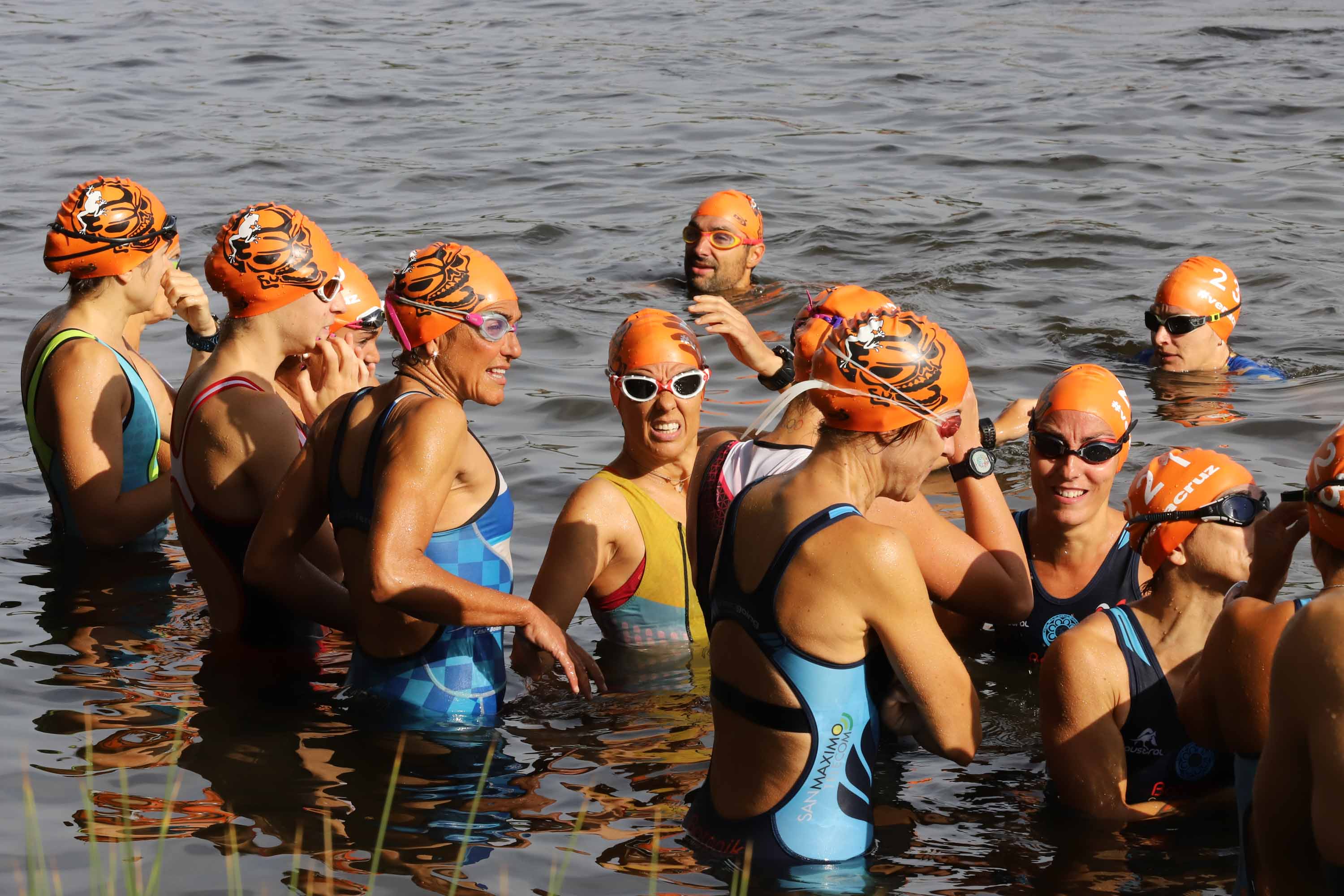 Miguel Risco y Esther Gómez repiten victoria en una prueba que reunió a 250 atletas que recorrieron el casco histórico a nado, en bici y corriendo