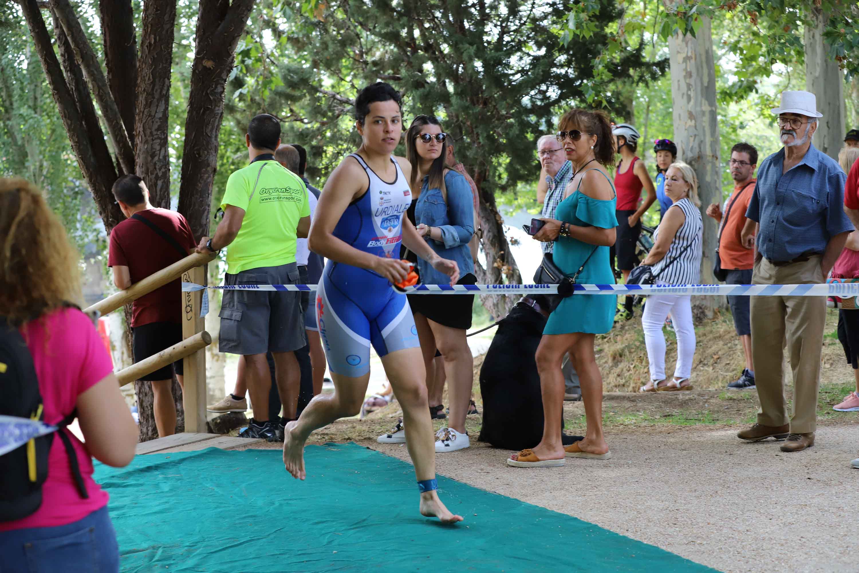 Miguel Risco y Esther Gómez repiten victoria en una prueba que reunió a 250 atletas que recorrieron el casco histórico a nado, en bici y corriendo