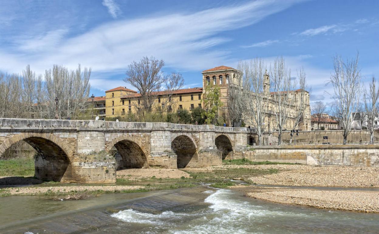Río Bernesga a su paso por San Marcos. 