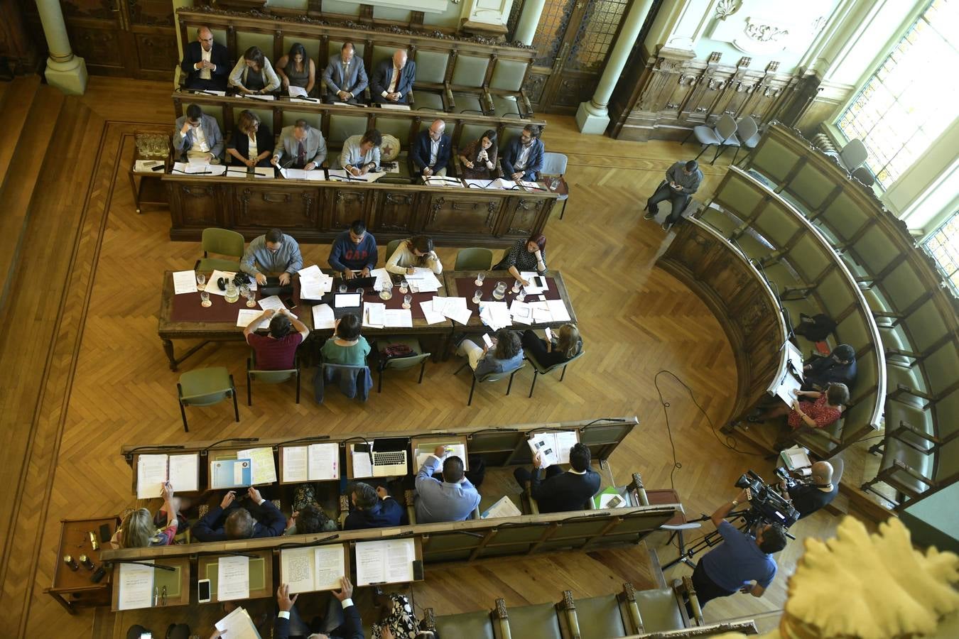 El concejal del Grupo municipal Popular y exvicepresidente de la Junta, José Antonio De Santiago-Juárez, ha asegurado en el pleno que apoya al alcalde de Valladolid en la reivindicación de más fondos para la ciudad «porque es la capital y porque tiene más habitantes»