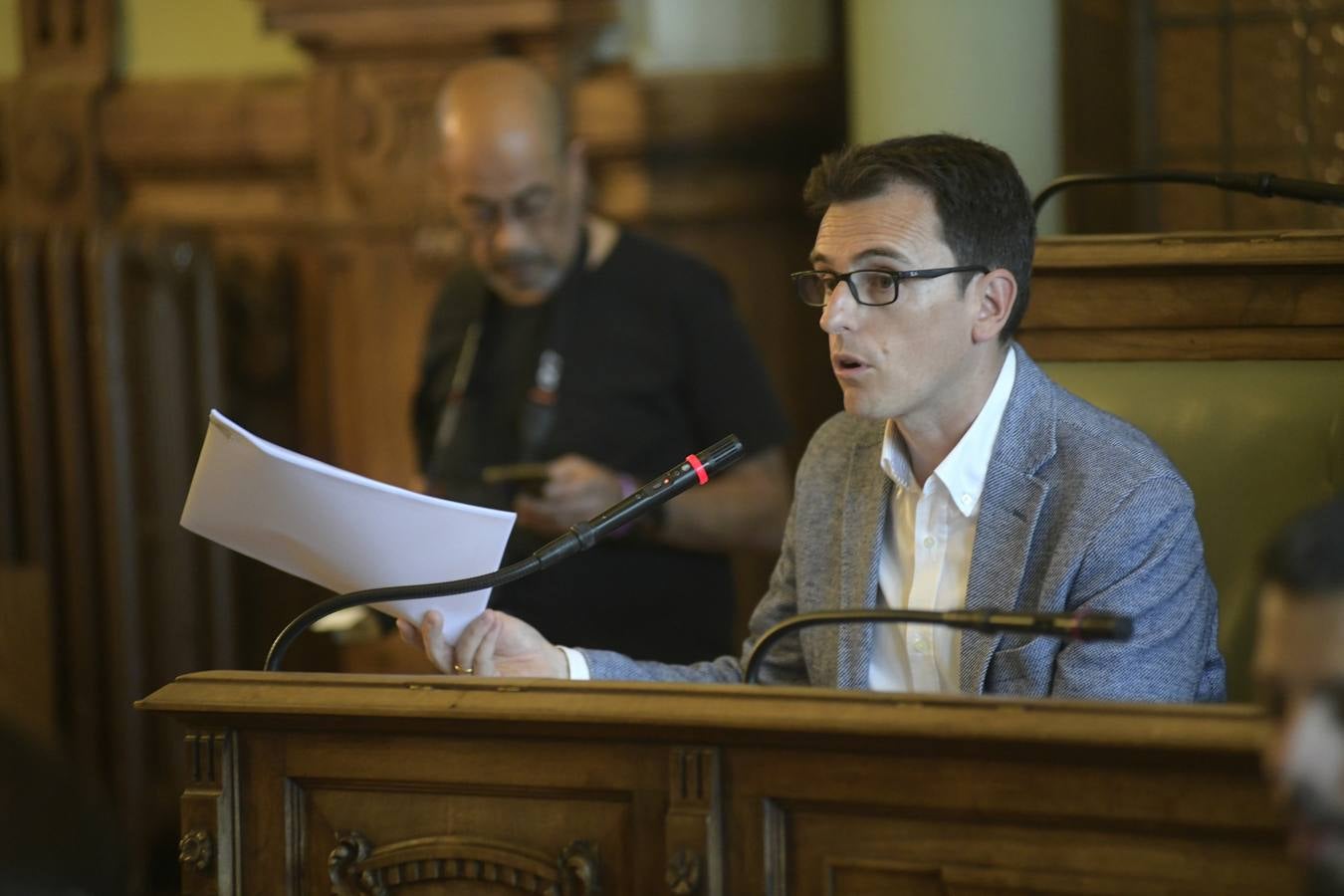 El concejal del Grupo municipal Popular y exvicepresidente de la Junta, José Antonio De Santiago-Juárez, ha asegurado en el pleno que apoya al alcalde de Valladolid en la reivindicación de más fondos para la ciudad «porque es la capital y porque tiene más habitantes»