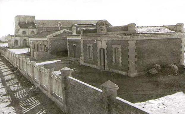 Exterior de la estación depuradora de San Isidro, construida por la Sociedad Canal del Duero, del marqués de Salamanca.