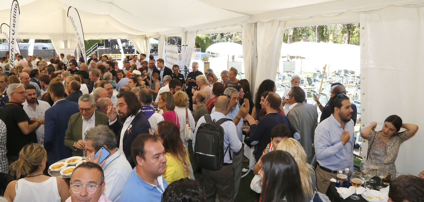 Fotos: El Norte de Castilla comparte las fiestas con los palentinos en su caseta (2/2)