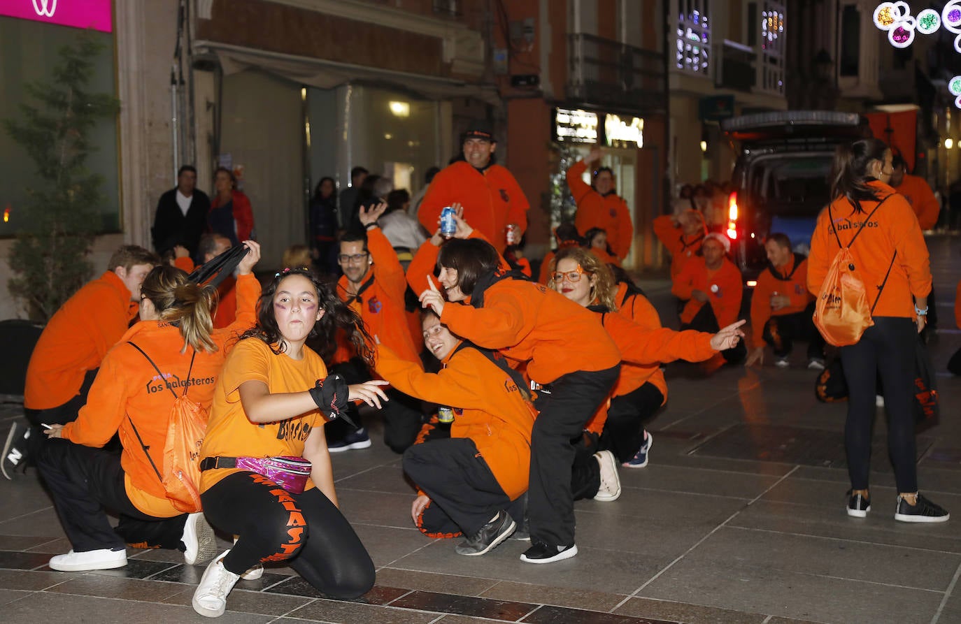 Fotos: Desfile de peñas en la Calle Mayor de Palencia