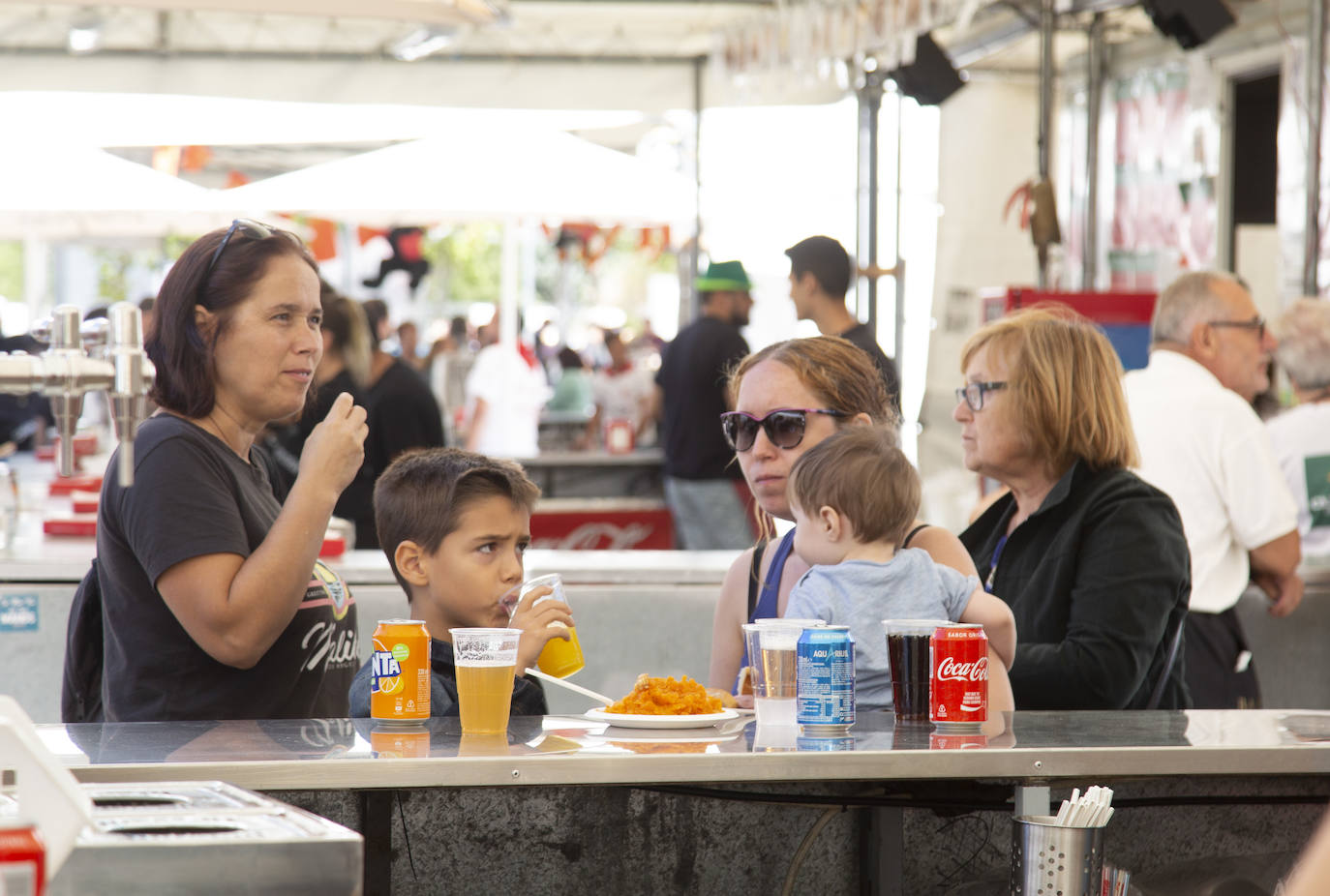 Fotos: Bocados y folclore de toda España en las casetas regionales
