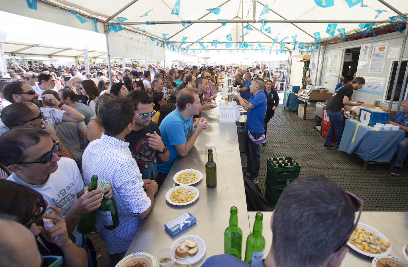 Fotos: Bocados y folclore de toda España en las casetas regionales