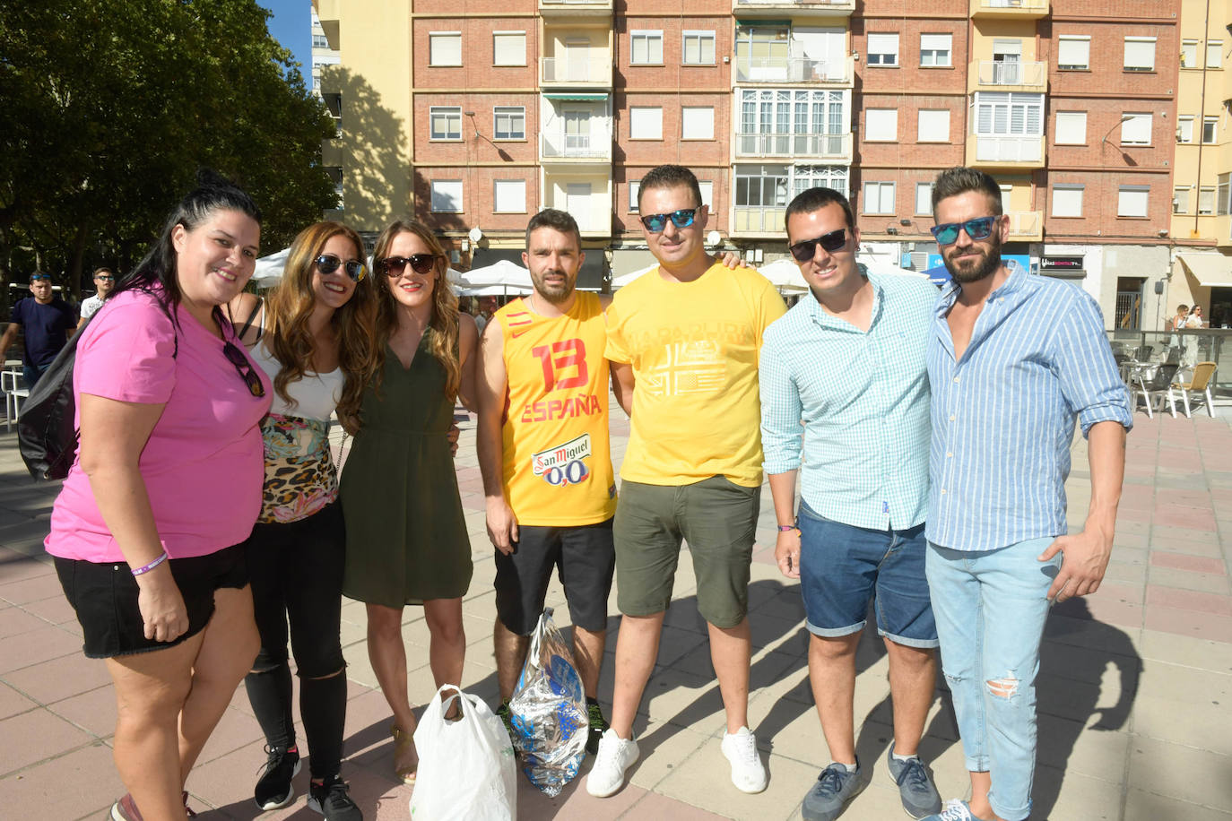 Un grupo de amigos de Villafáfila (Zamora) que apoyó a 'Palomita' en la final.