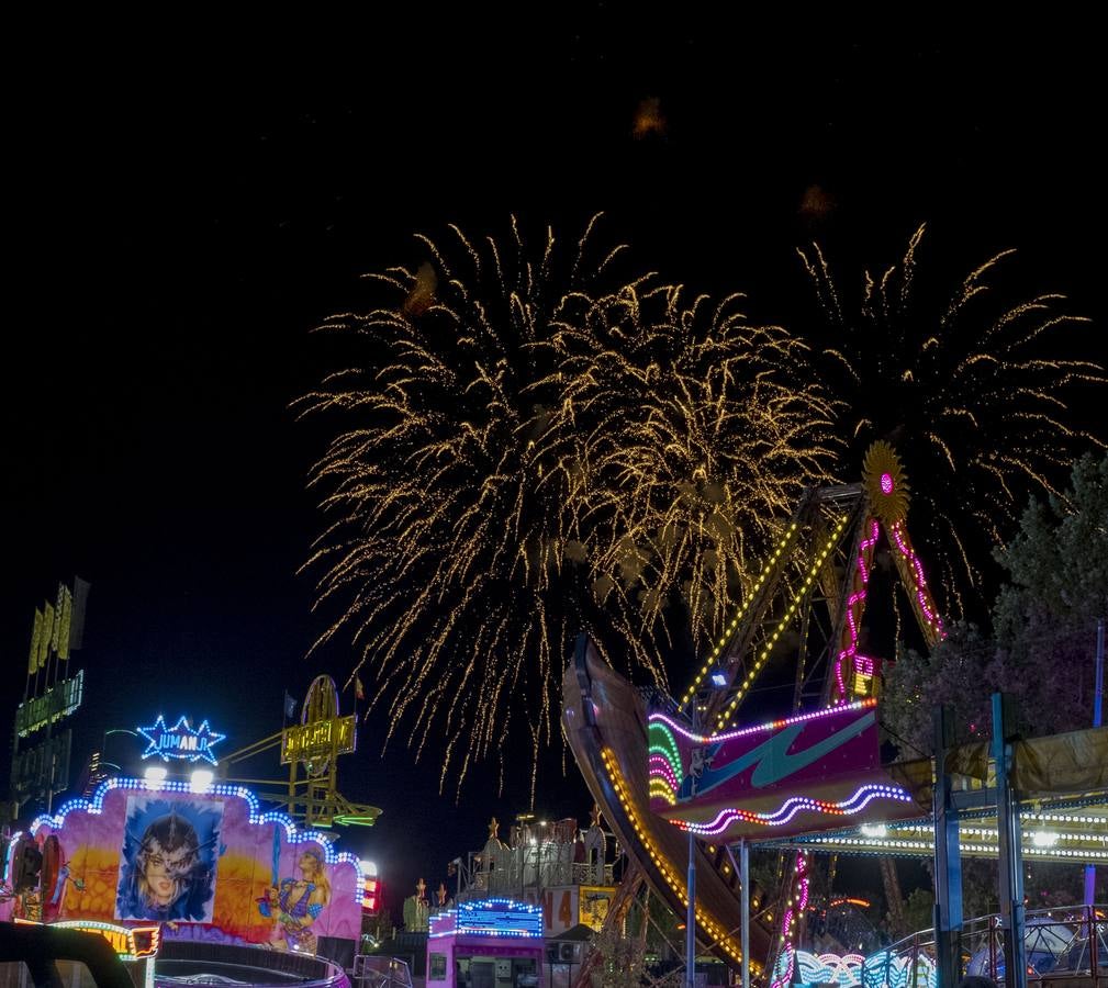 Fotos: Primera sesión de fuegos artificiales de las fiestas de Valladolid