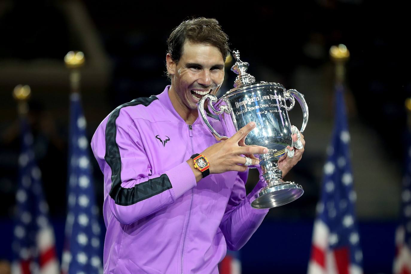 Rafa Nadal celebra su cuarto título del Abierto de Estdos Unidos, que supone su 19ª Grand Slam.