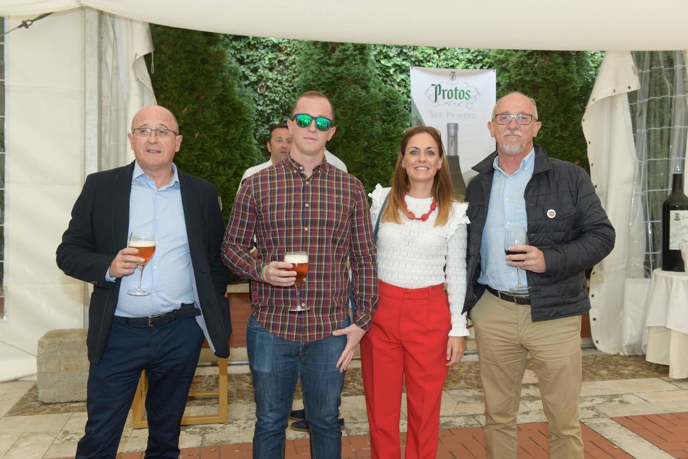 Ricardo Zan, Mario Zan y Francisco Zan, de Tecnicalor, junto a Sheila Martín, de El Norte de Castilla.