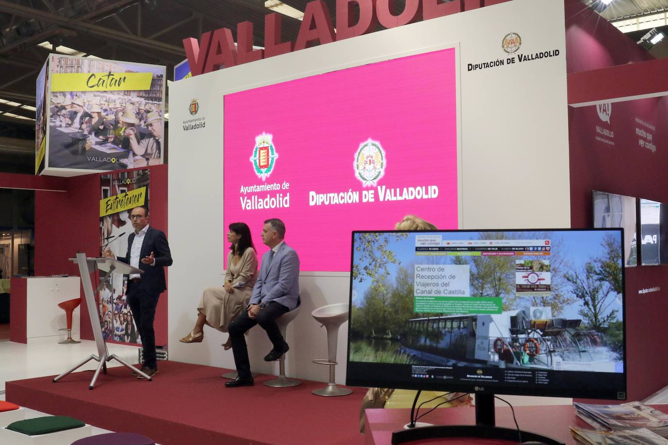 Ayuntamiento y Diputación de Valladolid han presentado hoy su expositor en la Feria de Muestras mientras el personal técnico ultimaba los detalles en las instalaciones.