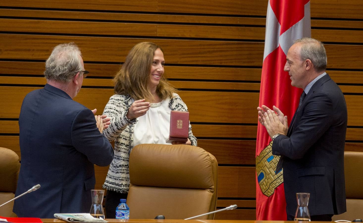 Tudanca afea al presidente haber empezado, con la ayuda de Cs, por incrementar altos cargos y asesores a dedo