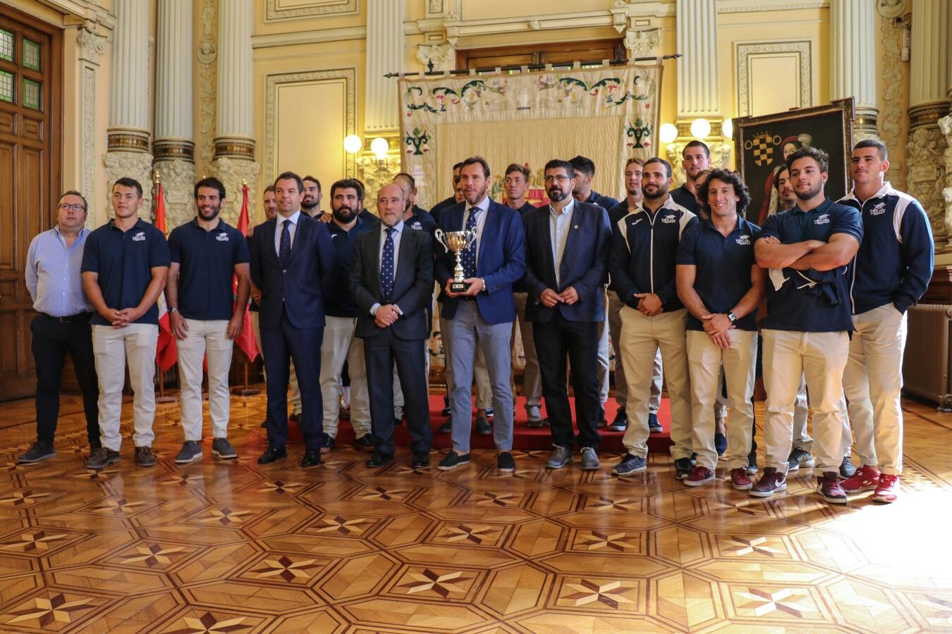 El Quesos Entrepinares visita el Ayuntamiento y la Diputación con el trofeo logrado el pasado domingo