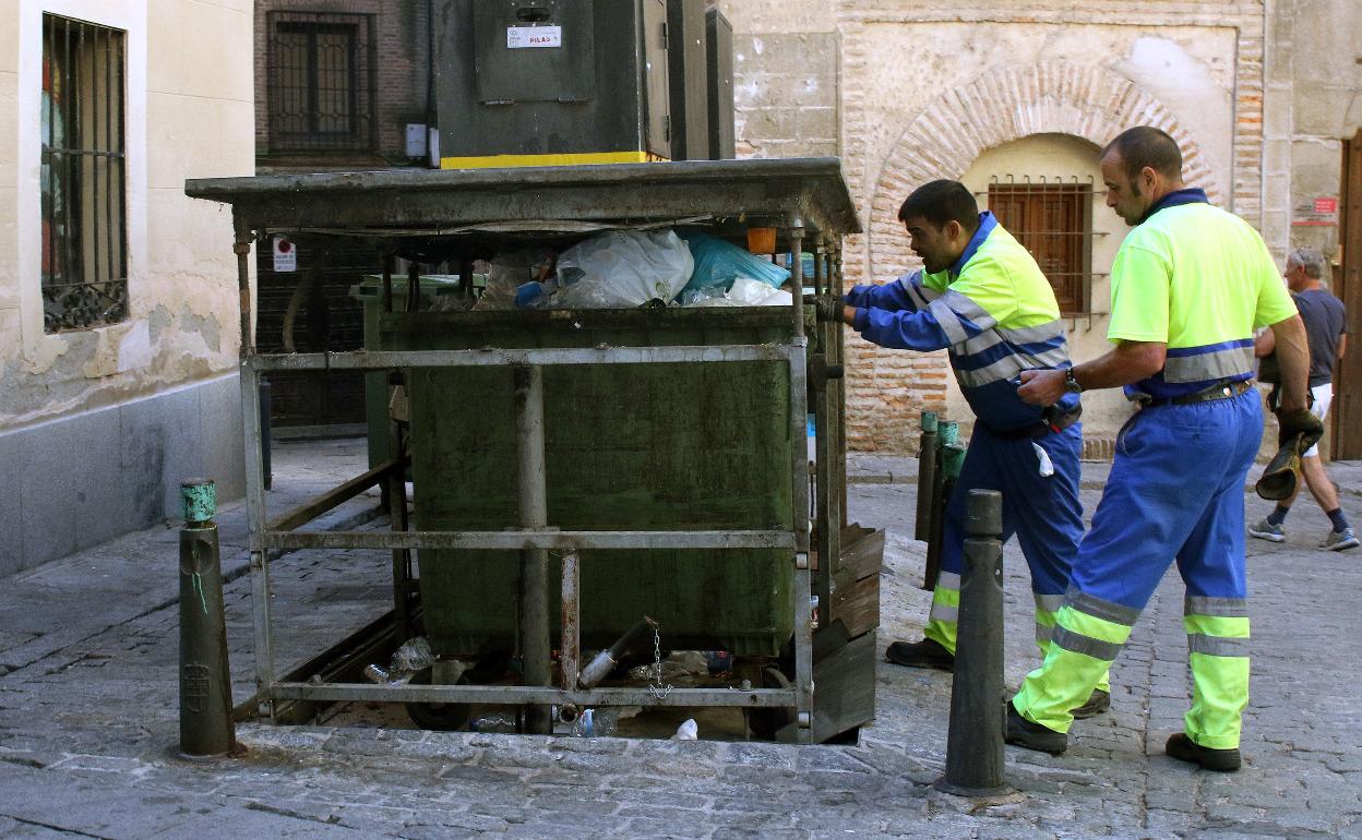 Recogida de residuos en contenedores subterráneos en Segovia