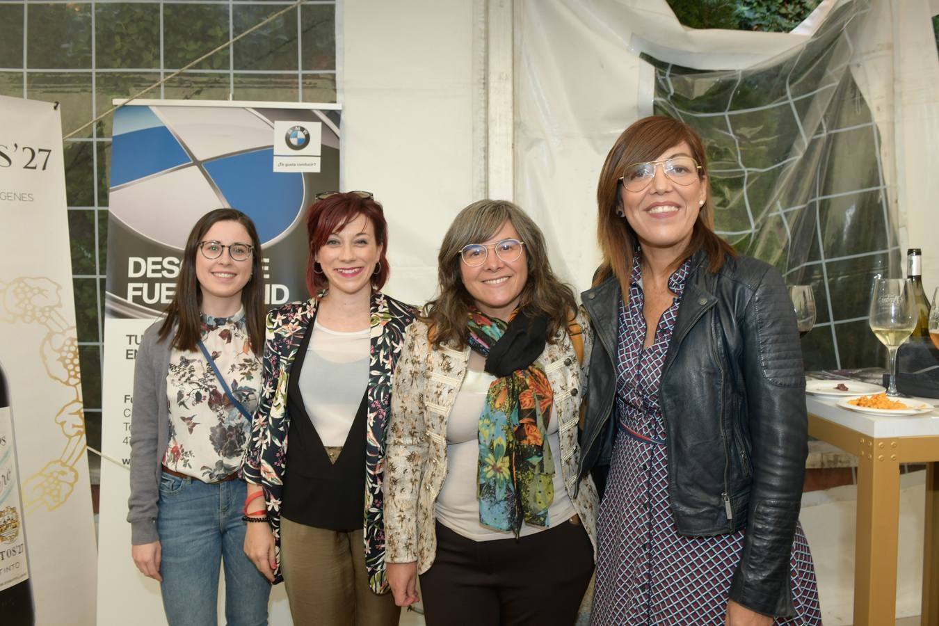 Paula González, Ana Belén Cisneros y Julia Benito, del Centro Óptico Cervantes, junto a Silvia Orellano (El Norte).