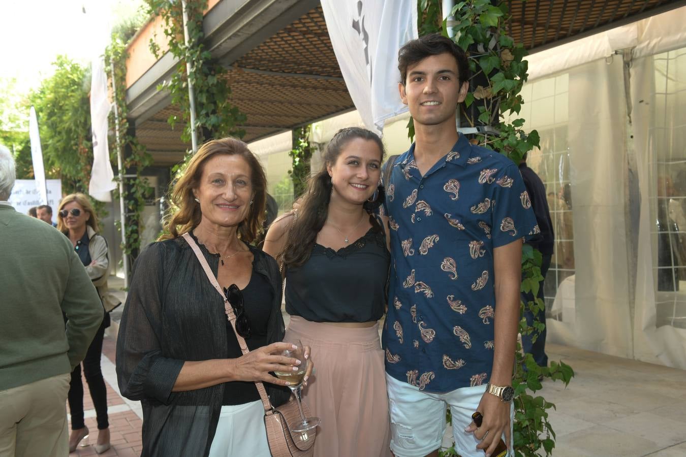 Emilia Cañadas (letrada), junto a sus hijos Berta y Bruno Sastre.