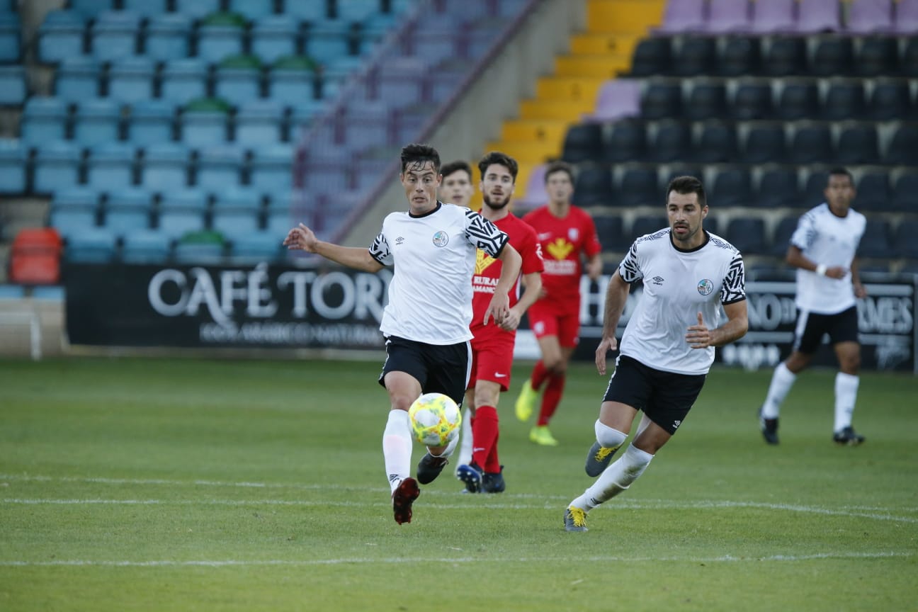 Fotos: Derbi entre el Salamanca CF UDS B y la UD Santa Marta